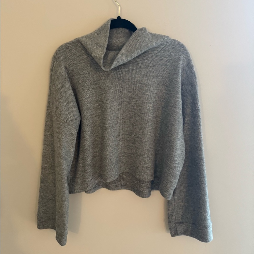 NWT Cropped Knit Turtleneck